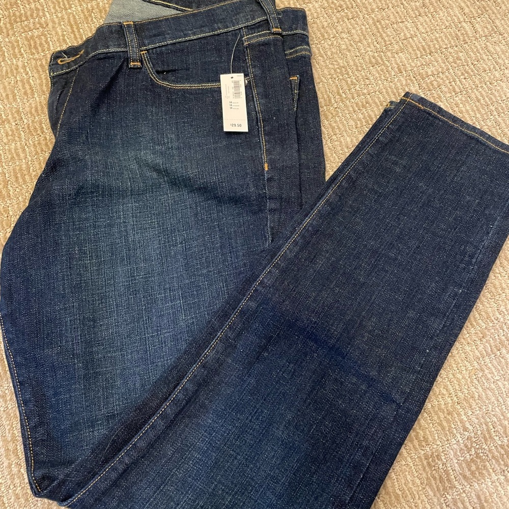 NWT Old Navy Sweetheart Skinny Jeans.  14R